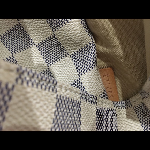 Wallet is SOLD LV Totally pm bag still available. - Picture 6 of 16